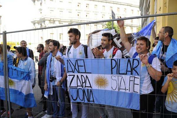Los hinchas insultaron a Ricardo Caruso Lombardi en San Petersburgo