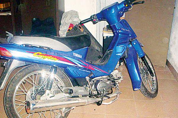 Le sustrajeron su motocicleta y la policiacutea la recuperoacute horas despueacutes