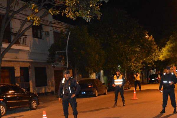 Apresan a conductor ebrio que intentoacute atacar a varios efectivos