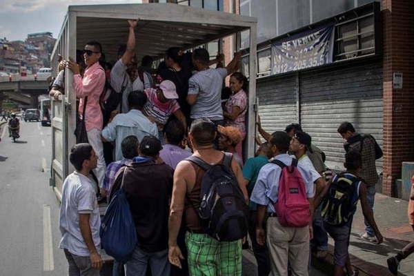 Las perreras el mortal medio de transporte que funciona en Venezuela 