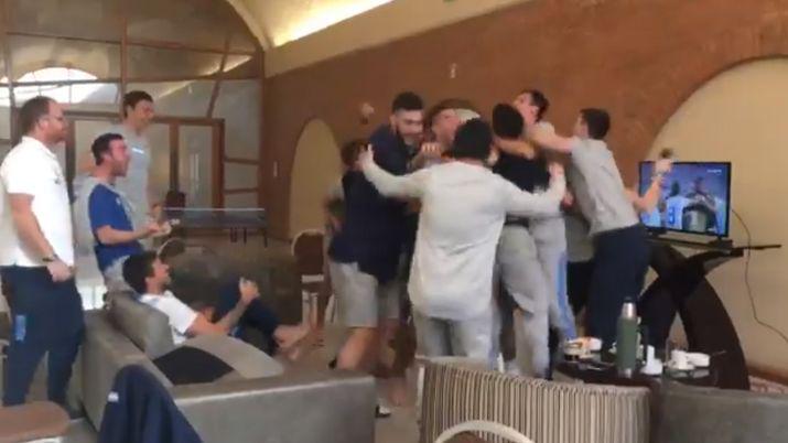 VIDEO  Asiacute gritoacute la seleccioacuten de baacutesquet el gol de Marcos Rojo