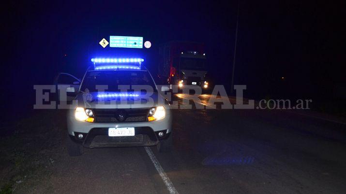 Choque entre auto y camioneta dejoacute un conductor herido