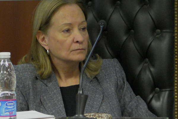 Hace dos antildeos que estaacute preso por violacioacuten de su hija y ella ayer se retractoacute en el inicio del juicio oral