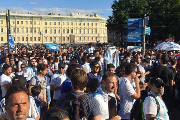 La odisea de los hinchas argentinos para viajar a Kazaacuten