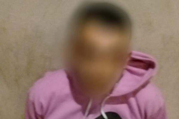 Pretendiacutea fugarse con bisuteriacutea valuada en maacutes de 2000