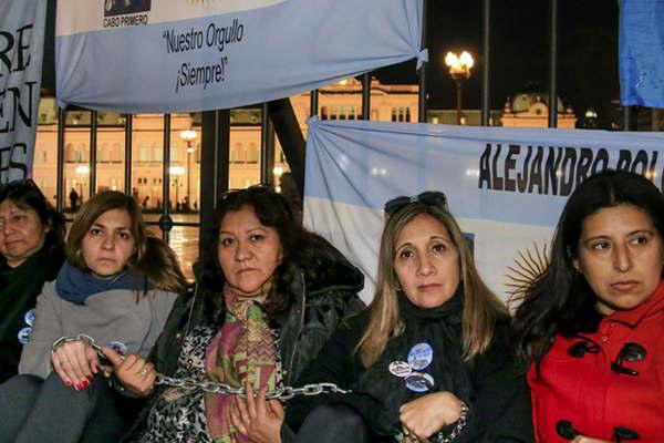 El dolor marca la espera de familias del ARA San Juan