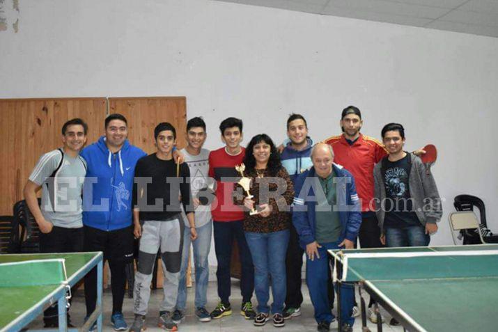 Ayer se desarrolló el primer torneo de ping-pong amateur denominado Aniversario Ciudad de Añatuya