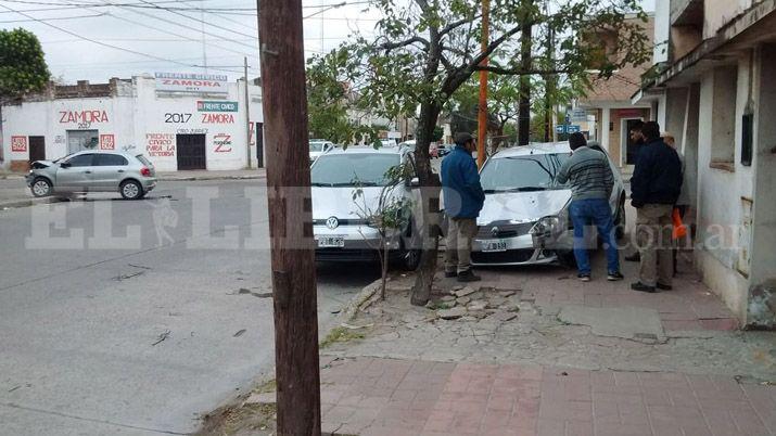 Choque muacuteltiple dejoacute una mujer herida