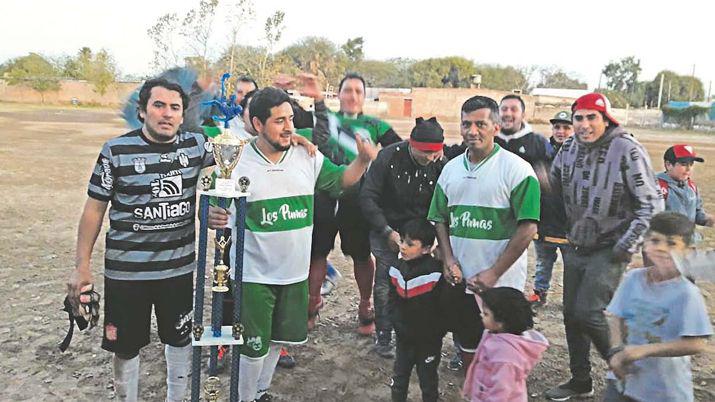 Los Pumas se quedoacute con el tiacutetulo tras una vibrante serie de penales
