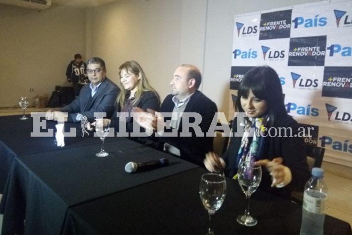 Los representantes del Frente Renovador durante la conferencia de prensa