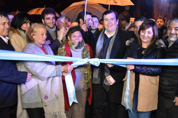 El gobernador Zamora y la intendente Norma Fuentes inauguraron la Feria Artesanal 2018