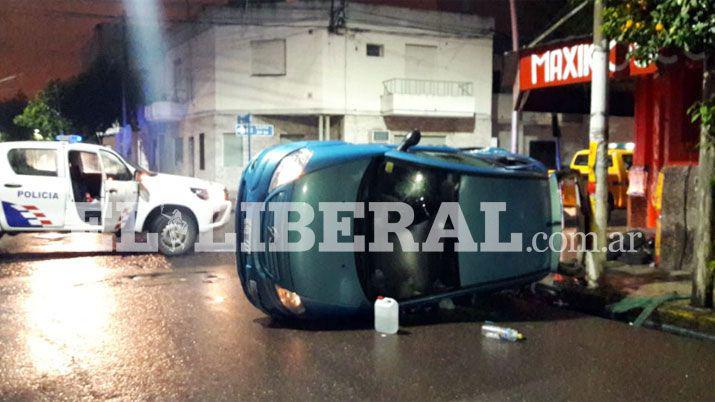 Video  Violento choque y vuelco en una esquina ceacutentrica