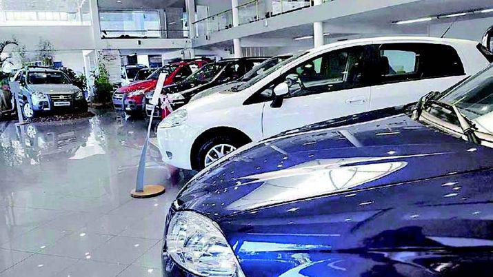 Por la suba del doacutelar comprar un 0km es maacutes caro y se necesitan casi 13 sueldos para uno econoacutemico