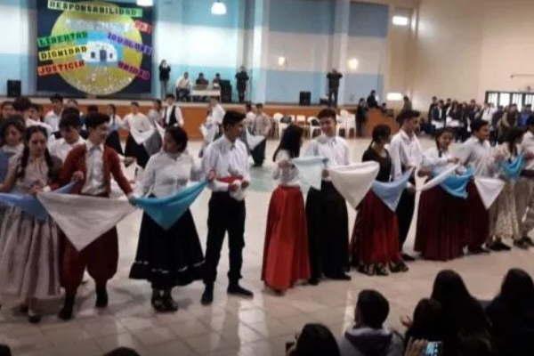 La Escuela Normal organizoacute una imponente celebracioacuten