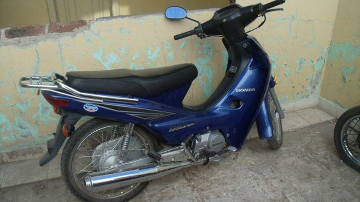 La policiacutea descubre a joven que circulaba en moto robada