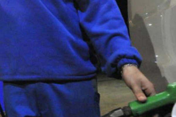 Expendedores indican que el precio de los combustibles estaacute atrasado un 25-en-porciento-