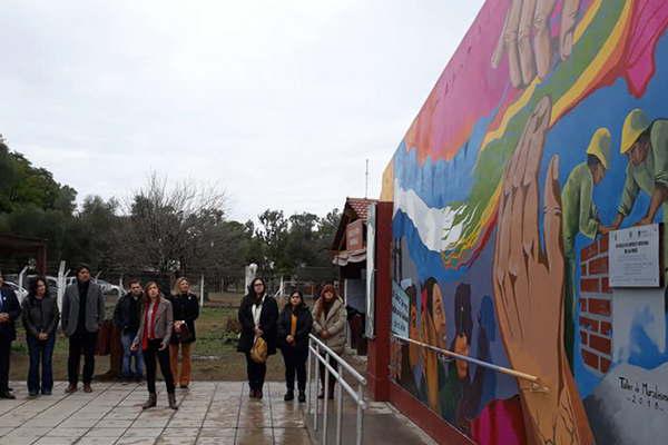 Inauguran mural por el Centenario de la Reforma Universitaria
