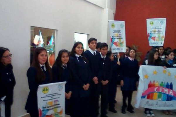El colegio Inti Huasi participoacute del acto central en el mercado Armoniacutea