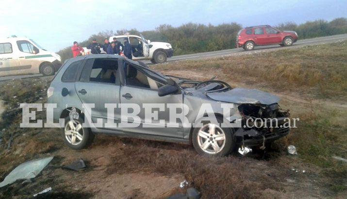 Murioacute tras perder el control de su auto y volcar violentamente