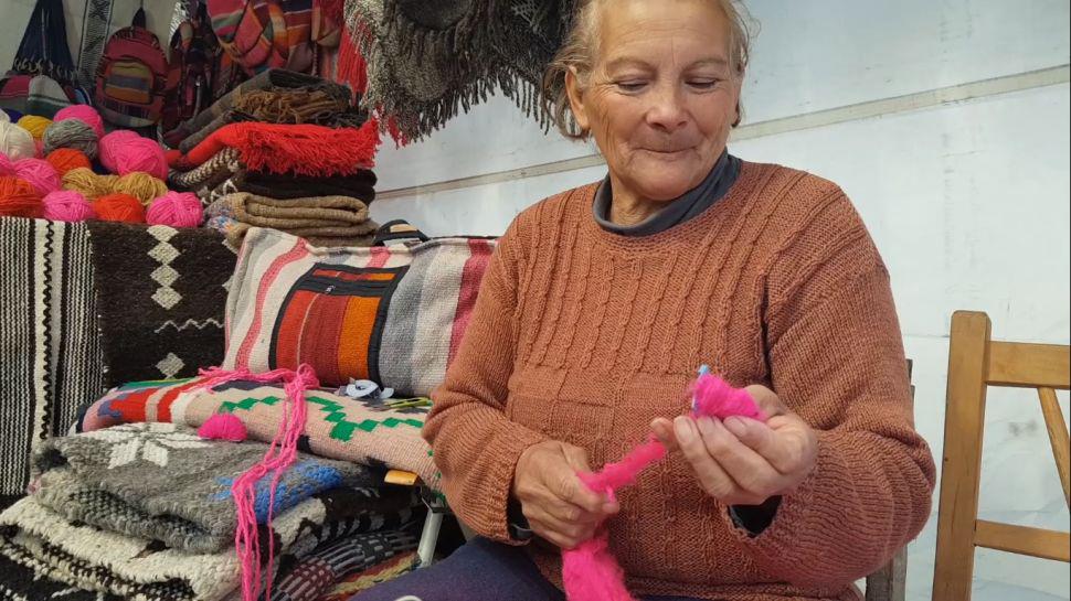 VIDEO  El trabajo de las teleras de Atamisqui presente en la Feria Artesanal
