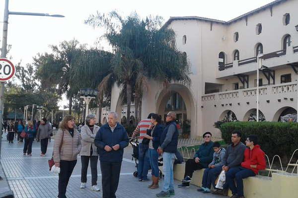 Estiman que 5 millones de personas viajaraacuten por el paiacutes en las vacaciones