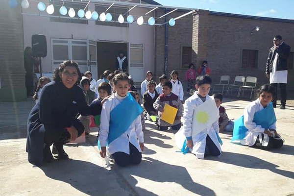 Instituciones sociales y educativas participaron de una emotiva jornada patria en La Cantildeada