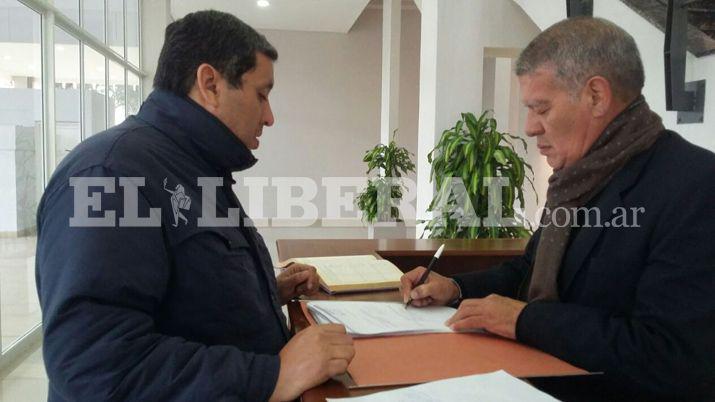 El Frente Amplio presentoacute sus candidatos