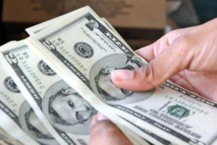 El dólar cortó una racha de tres bajas consecutivas y rebotó 16 centavos a  282