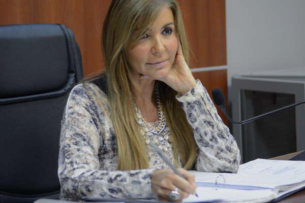 Padre y vecino presos por violar a hija de 15 antildeos