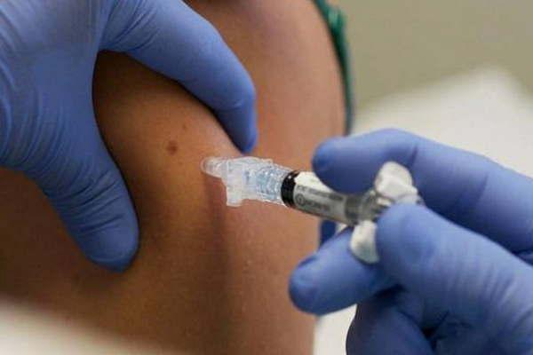 Quieacutenes deben recibir la dosis antigripal y cuaacuteles son los primeros siacutentomas ante un posible cuadro