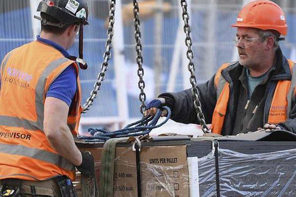 Advierten que el empleo seguiraacute cayendo en los proacuteximos meses