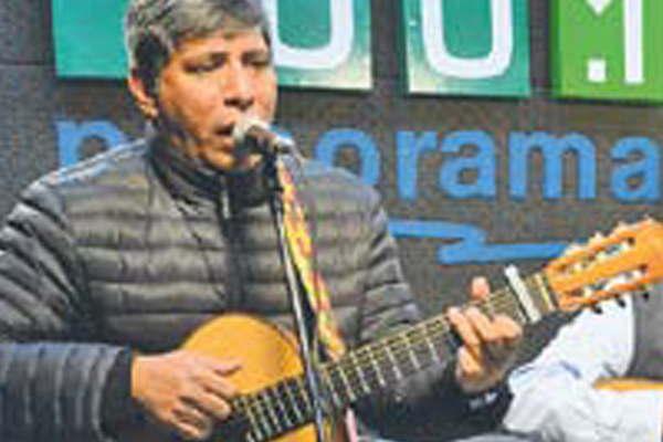 Hugo Reynoso- Siento una felicidad enorme estar con Los Manseros Santiaguentildeos