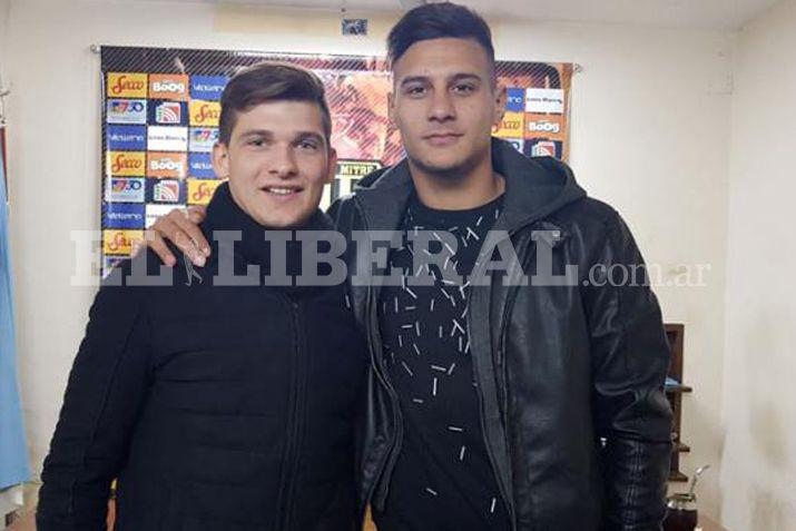 Los nuevos refuerzos firmaron esta mañana su contrato con la institución del barrio 8 de Abril