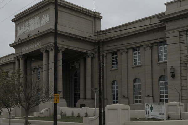 Investigan el robo de una computadora desde el hospital Independencia