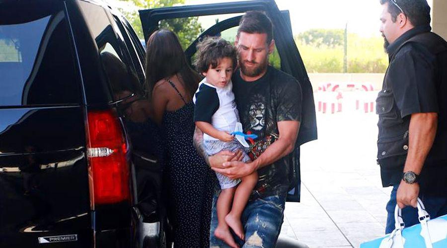 Lionel Messi regresoacute a Barcelona con su familia