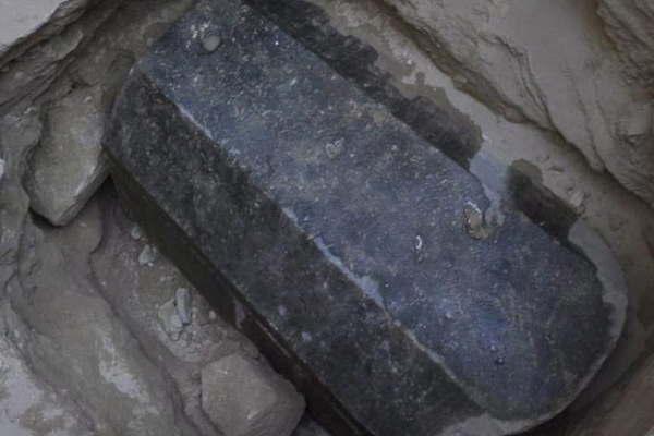 Egipto- descubren intacto un sarcoacutefago de hace 2000 antildeos