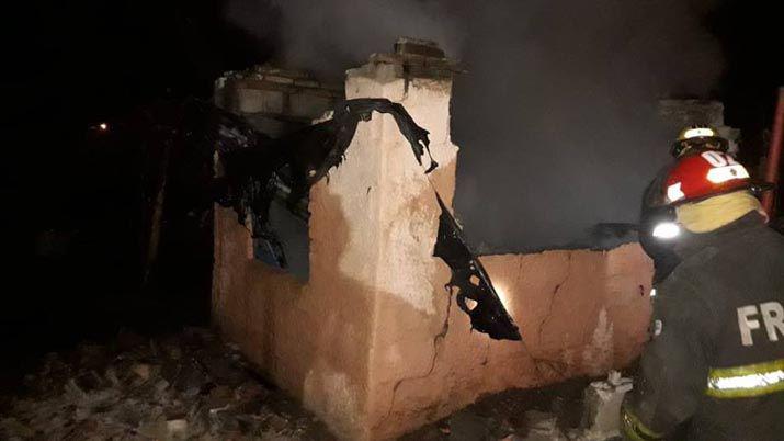 Friacuteas- bomberos logran controlar el incendio de una habitacioacuten