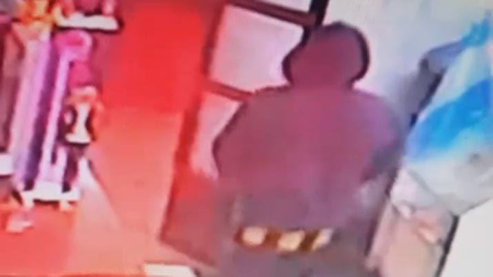 El ladrón al momento de la fuga