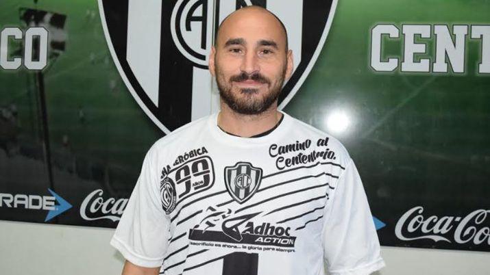 Central Coacuterdoba comienza a palpitar la marcha aeroacutebica por sus 99 antildeos