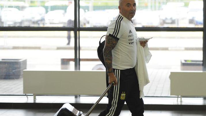 Sigue el escaacutendalo- Le preguntaron a Sampaoli queacute quiere para irse