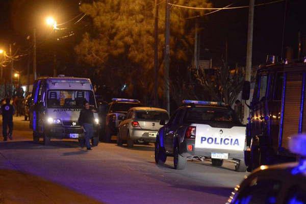 Intentoacute acuchillar a su pareja y amenazoacute con matar a sus hijos