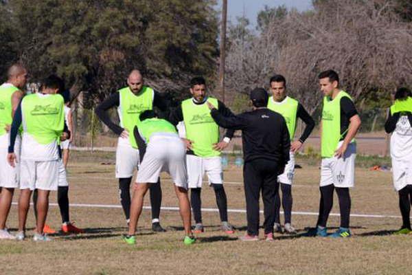 El Ferro ajusta detalles de cara al duelo ante Veacutelez 