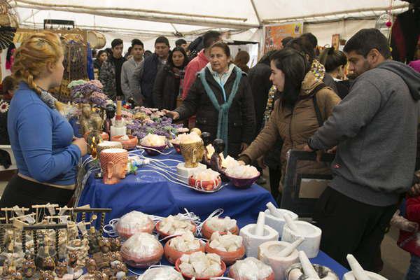 La Feria Artesanal es el espacio de mayor convocatoria del mes