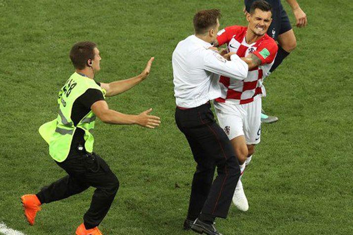 El personal de seguridad tuvo que intervenir para desalojar a los extraños