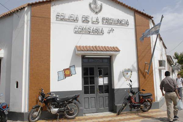 Le apuntaron a la cabeza a un guardia e hicieron un disparo para robar un televisor