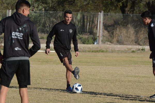 Renso Peacuterez no participoacute de la praacutectica 