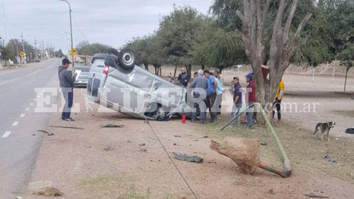 Conductor de un utilitario sufrioacute lesiones tras volcar