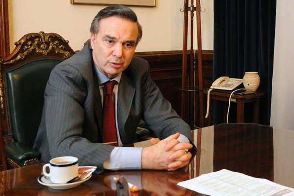 Cristina Kirchner va a ser candidata afirmoacute Pichetto