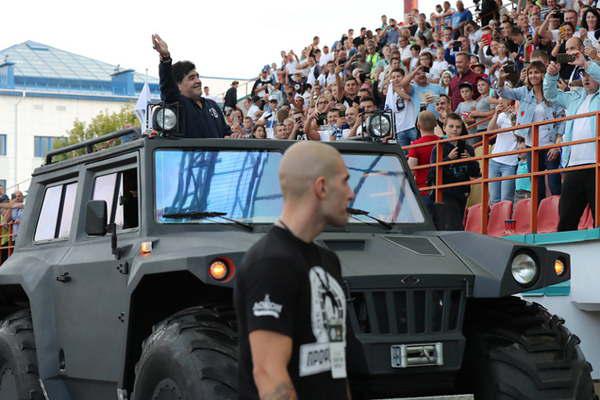 Maradona asumioacute en el Dinamo Brest y generoacute revolucioacuten