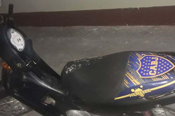 Efectivos de la policiacutea encontraron abandonada una motocicleta que habiacutea sido robada hace tres meses